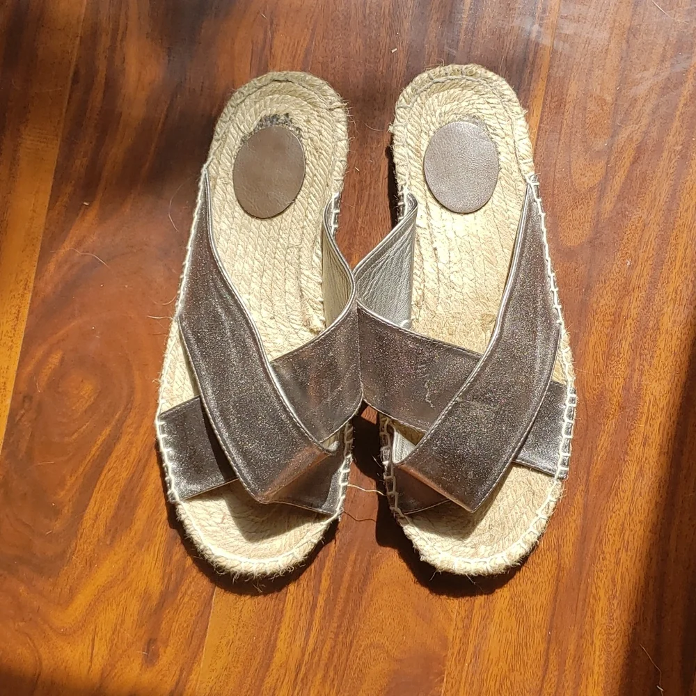 MUK LUKS pewter metallic espadrille.